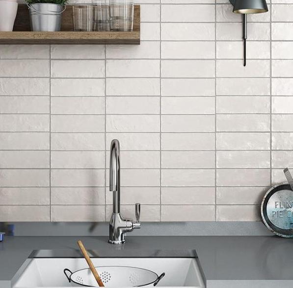 Kupi Mallorca White gloss 6,5x20 / Cena v trgovini Vsebo