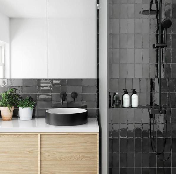 Kupi Manacor Black gloss 7x15 / Cena v trgovini Vsebo