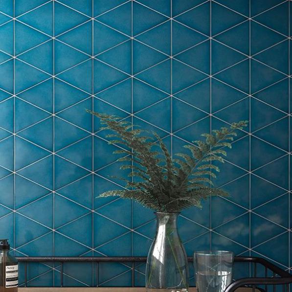 Kupi Scale Triangolo Electric Blue Gloss / Cena v trgovini Vsebo
